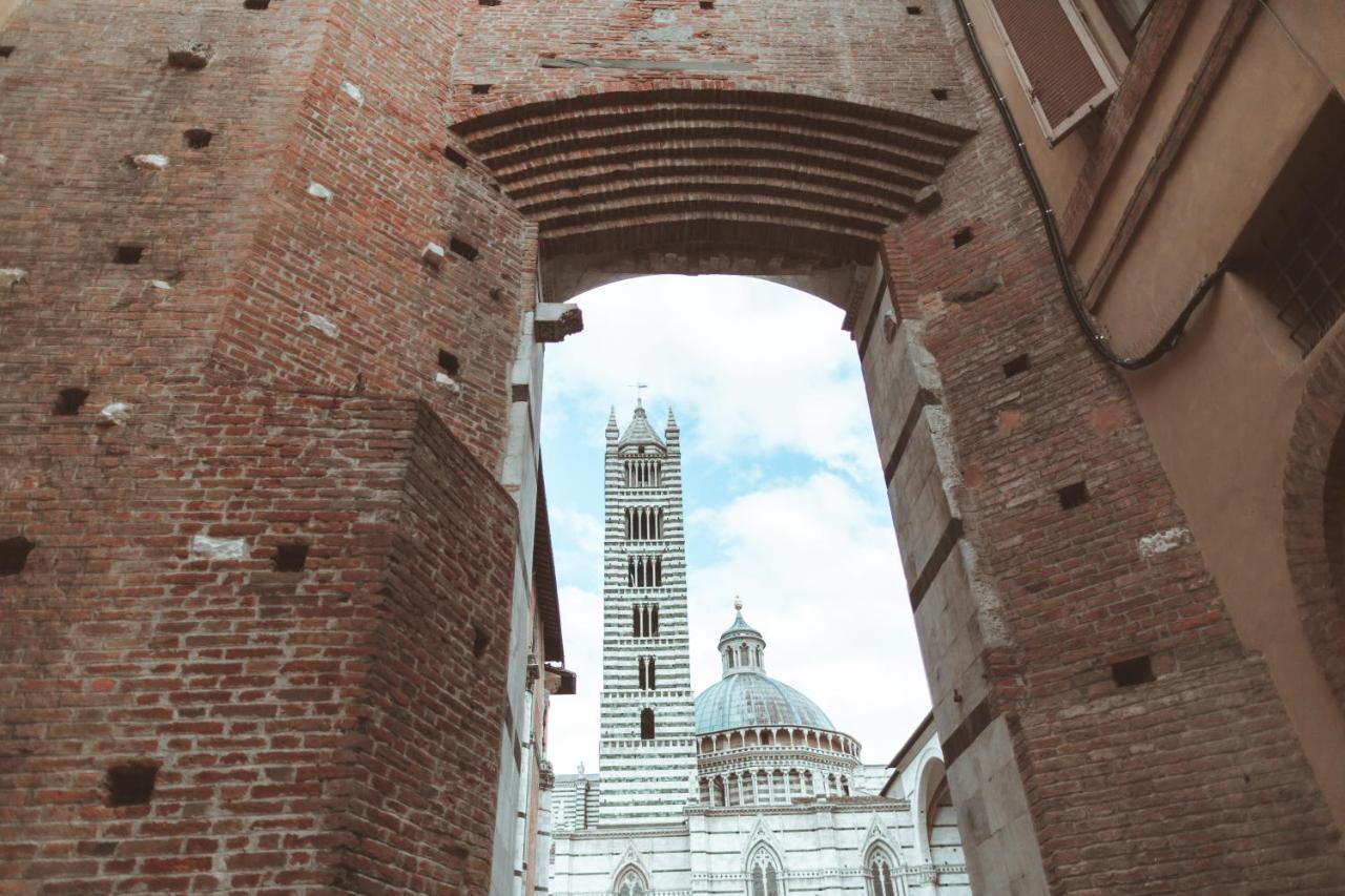 Отель Torre Del Fuggisole Сиена Экстерьер фото